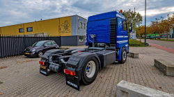 20251019-Tom-Holding-00394